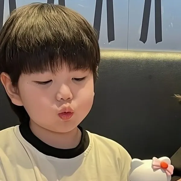 Avatar đôi dễ thương vibe trẻ con Hàn QuốcFacebook