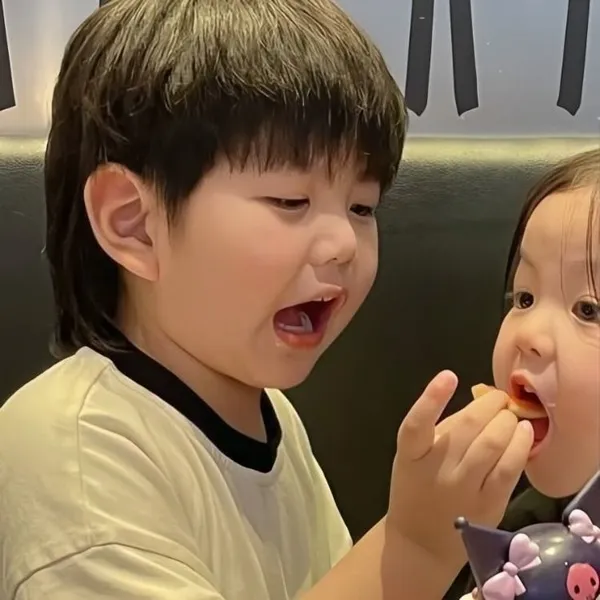 Ảnh đại diện đôi cute pastel TikTok