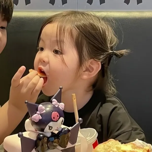 Hình đại diện cặp baby đáng yêu Threads