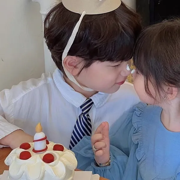 Ảnh đại diện cặp em bé Hàn Quốc xinh xắn X (Twitter)