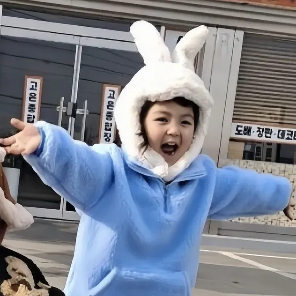 Hình đại diện baby đôi cực đáng yêu Instagram