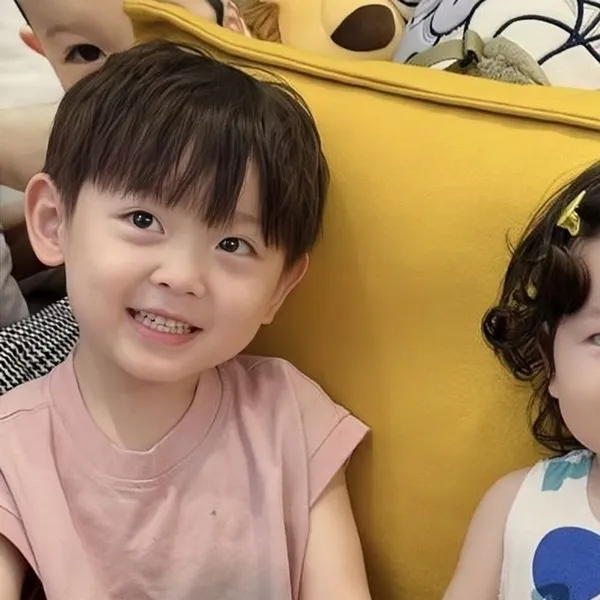 Avatar đôi trẻ con Hàn Quốccute ngây ngô Facebook