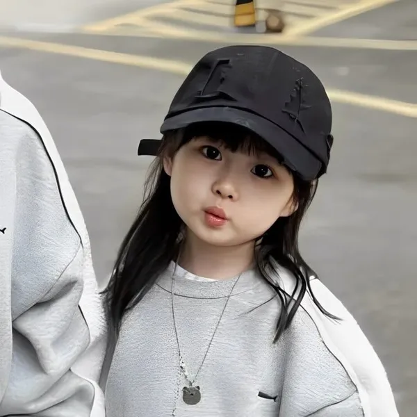 Ảnh avatar cặp em bé Hàn Quốc ngọt dịu Facebook