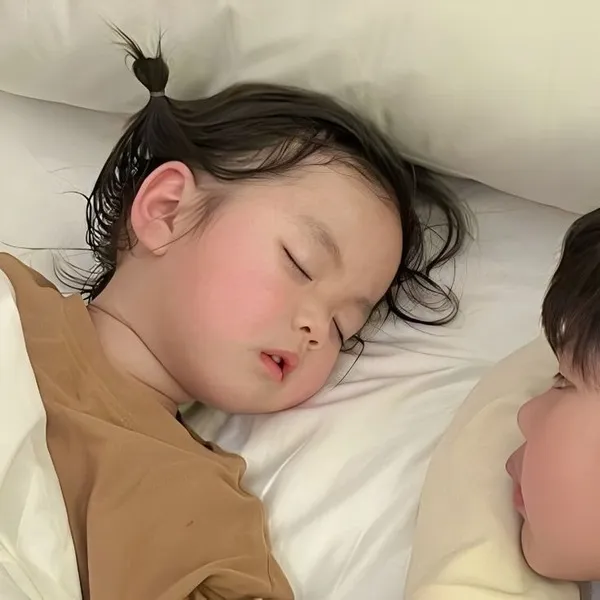 Ảnh đại diện đôi đáng yêu nhẹ nhàng Zalo