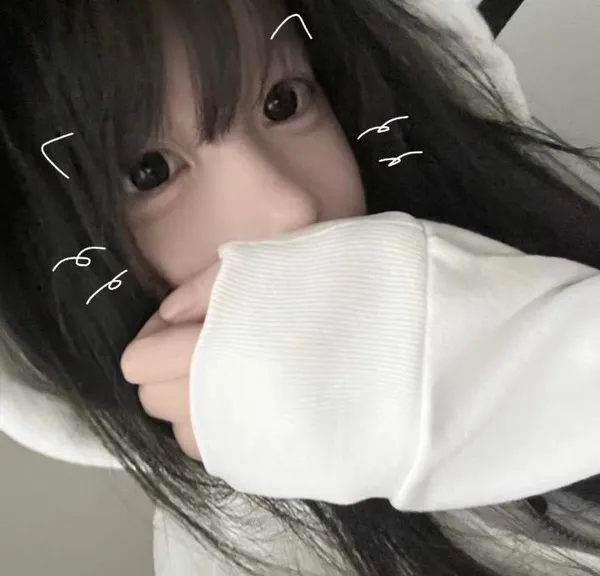 Ảnh đại diện hot girl lạnh vibe ngoài trời