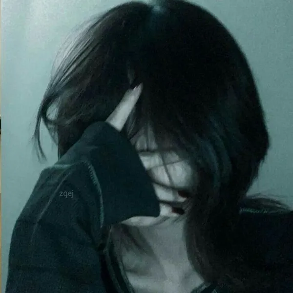 Hình đại diện Zalo hot girl lạnh ánh vàng nhẹ