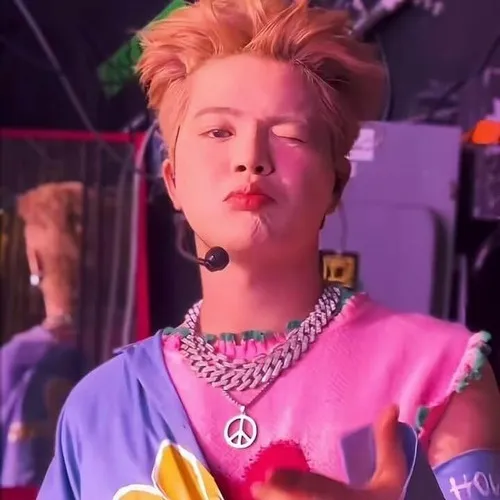 Từ giận dỗi đến chê bai nhẹ