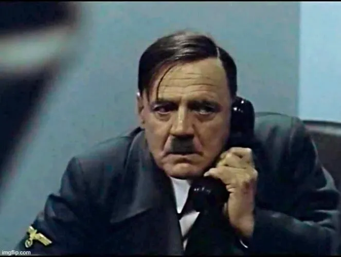 Ảnh chế Hitler đang gọi điện đàm