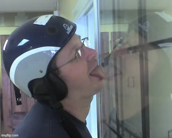 Ảnh troll lè lưỡi liếm cực đáng yêu