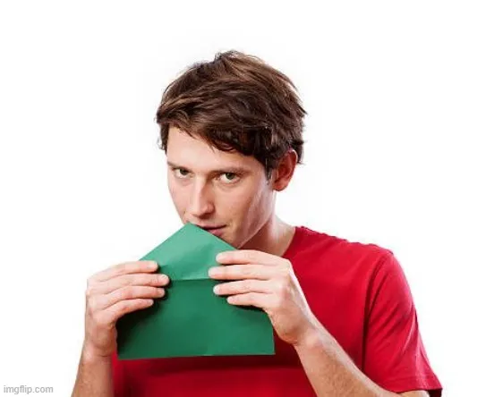 Meme chế liếm môi nhìn lầy lội