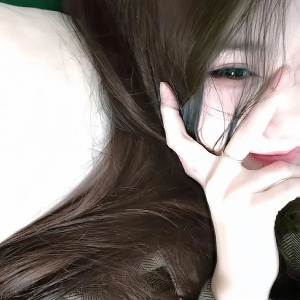 Ảnh cá nhân Pinterest ảnh đen trắng bé gái cô đơn