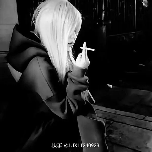 Ảnh hiển thị X ảnh đen trắng phụ nữ u tĩnh