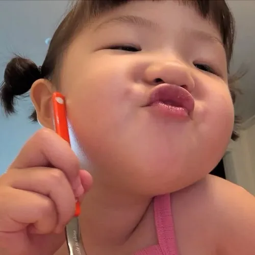 100+ Ảnh Meme Hôn dễ thương với hành động Chu Mỏ lan tỏa cảm xúc yêu thương