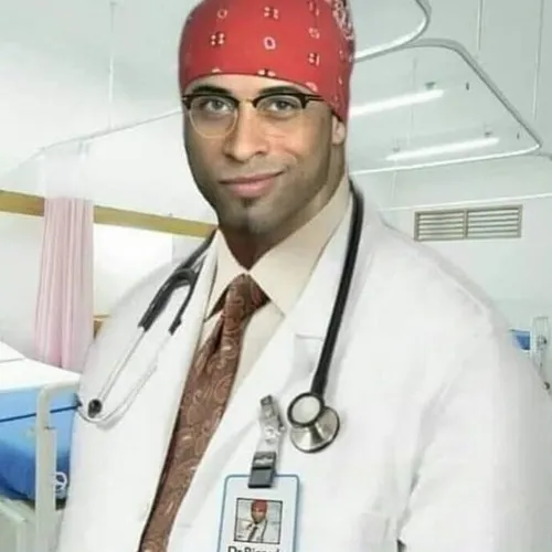 Meme bác sĩ phẫu thuật, tay run mà miệng vẫn nhây.