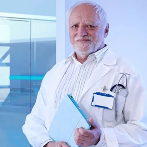 Hình chế bác sĩ nhổ răng, biểu cảm bệnh nhân khó đỡ.