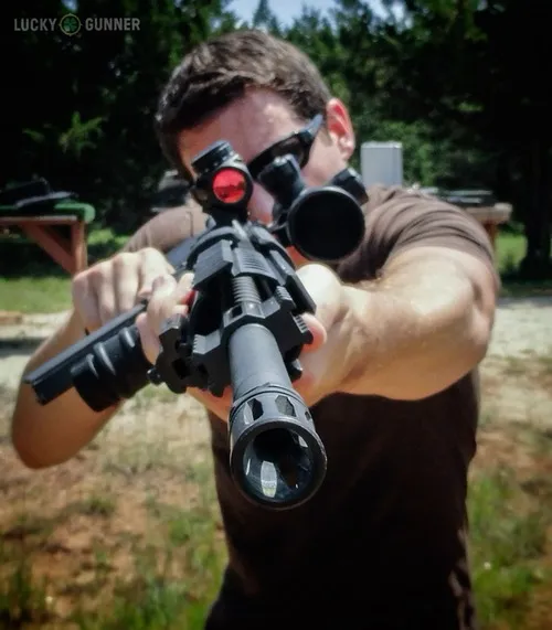 Meme chế biểu cảm bực mình có súng