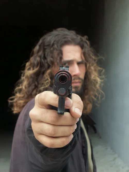 Hình chế súng ngắm dằn mặt nhẹ mà ai xem cũng cười