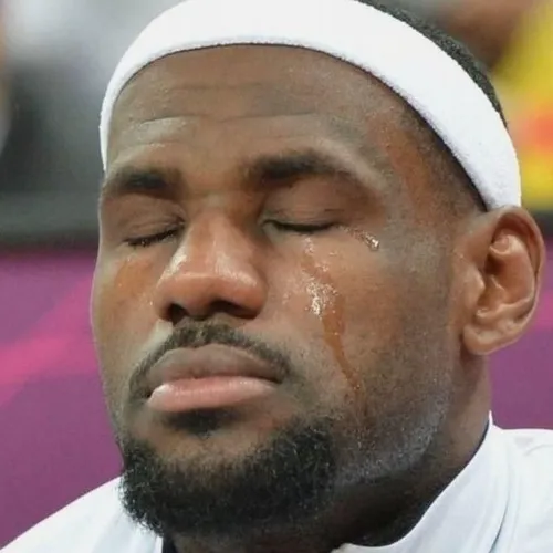 Hình troll lặng lẽ chạm tim người xem không lời.