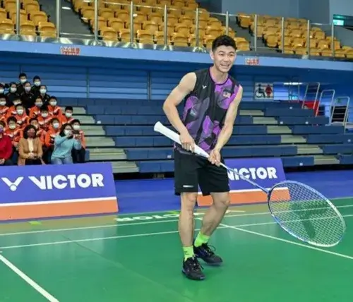 Meme cầu lông phong trào ở công viên chiều cuối tuần