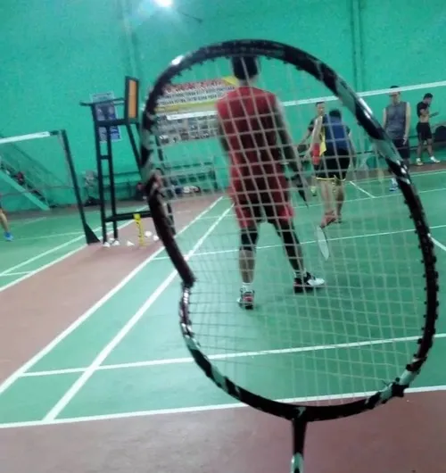 Meme cầu lông chế khung cảnh khán giả cười lăn