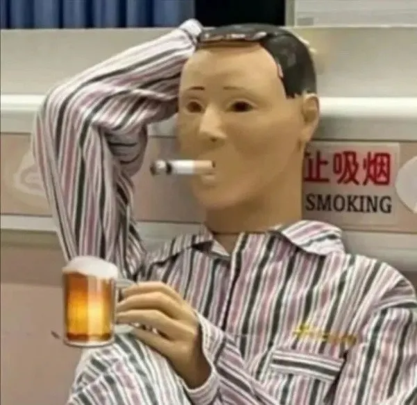 Hình troll ông cụ hút thuốc lá vai rũ xuống