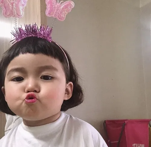 Meme hài chu mỏ kiểu “cho hôn một cái nha”