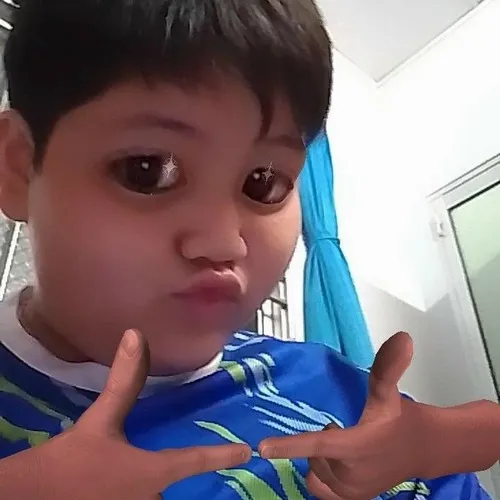 Meme hài chu mỏ tỏ tình ngại ngùng