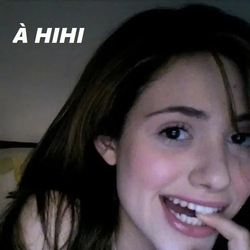 Ảnh troll cười khẽ cùng caption lan tỏa cảm xúc.