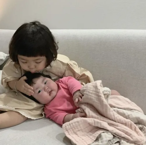 Hình chế ngộ nghĩnh bé diện đồ Hàn