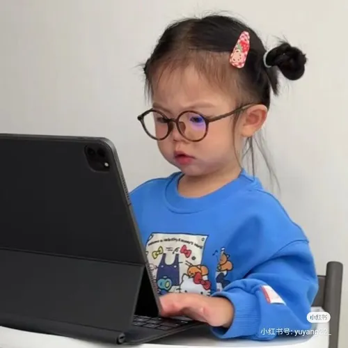 Meme bé dỗi mẹ phong cách idol Hàn