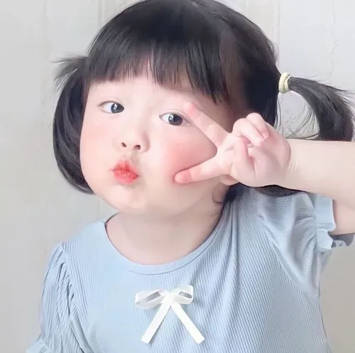 Ảnh chế biểu cảm bé khiến ai nhớ phim Hàn