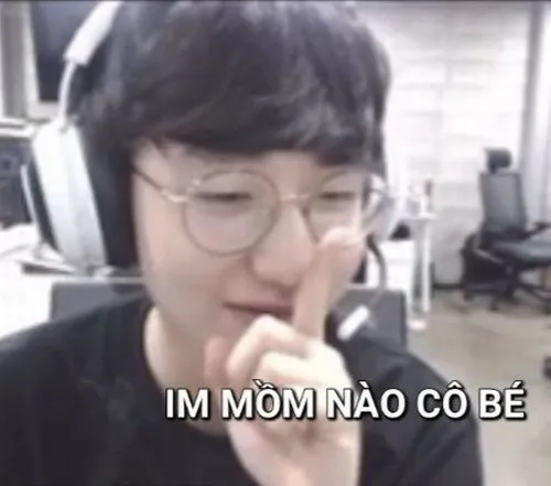 Im mồm nào cô bé - Ảnh chế