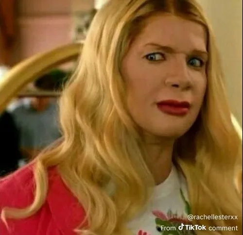 Ảnh troll hoang mang gắn caption “não cá vàng đang xử lý…”