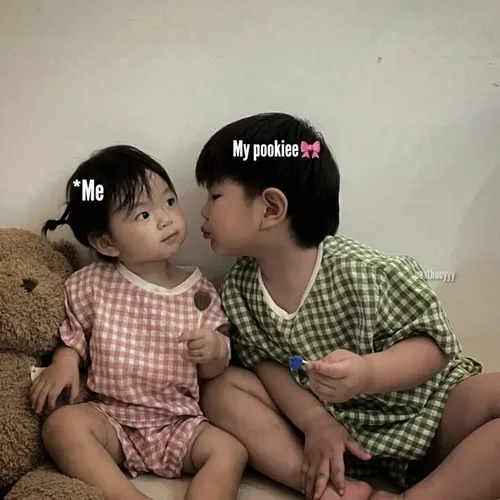 Meme hài hôn nhẹ thôi mà tim loạn nhịp