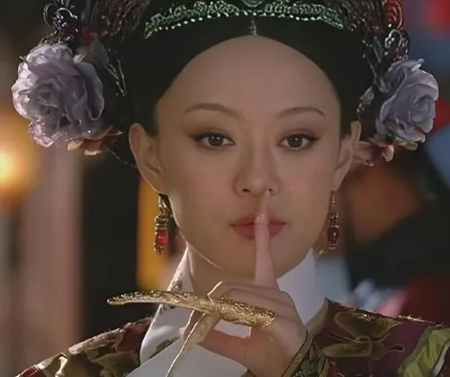 Ảnh chế dáng ngồi ngậm miệng lại ngay.