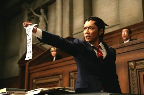 Hình chế tòa án gắn với biểu cảm Phoenix Wright