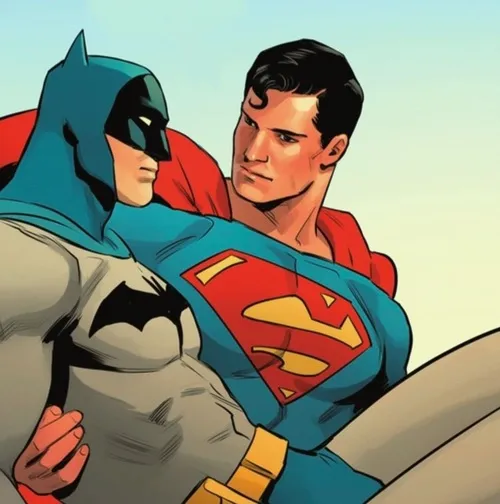 Meme vui Người Thép hết pin giữa đường.