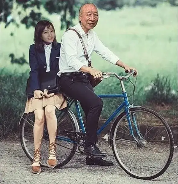 Meme Tokuda đạp xe chở gái