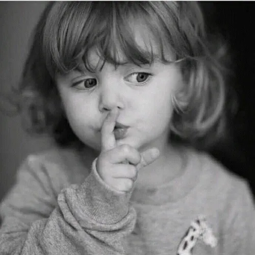 41 Ảnh hài em bé “kín tiếng chút đi” hợp mọi cuộc trò chuyện.