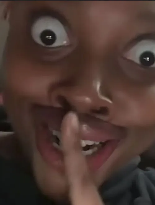 5 Khi đôi môi mím nhẹ tạo nên trào lưu triệu view