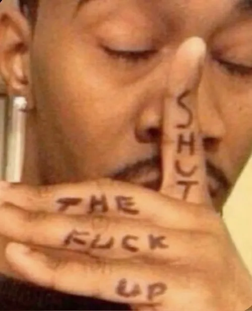 30 Meme hài ánh nhìn lén, nét mặt vừa ngộ vừa duyên.