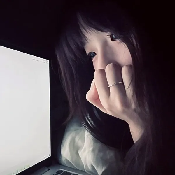 Ảnh đại diện hot girl lạnh lùng cá tính