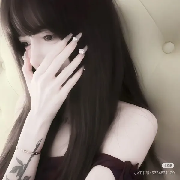 Ảnh hiển thị hot girl ngầu, ánh nhìn xa