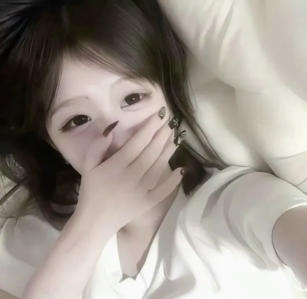 Avatar Instagram cô nàng xinh xắn che mặt mờ