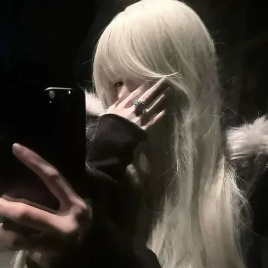 Hình profile Threads cô gái cá tính tóc phủ mặt