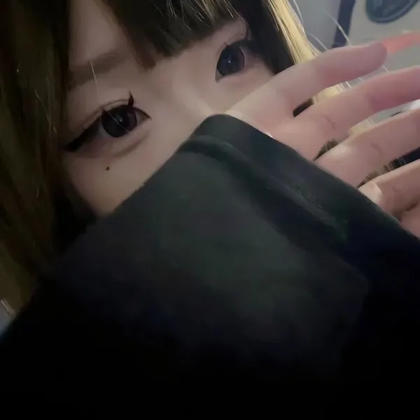 Gái xinh che mặt trong avatar: nét duyên mờ ảo khiến ai cũng tò mò