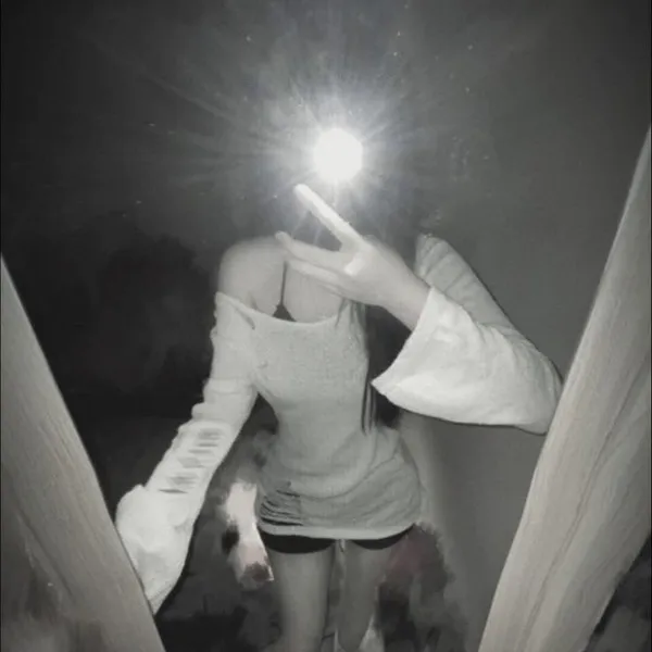 Một chút ẩn, một chút thơ: avatar gái xinh che mặt vẫn cuốn hút