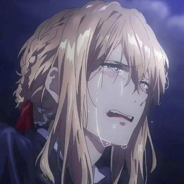 Hình profile cô em rơi lệ, ánh sáng xám