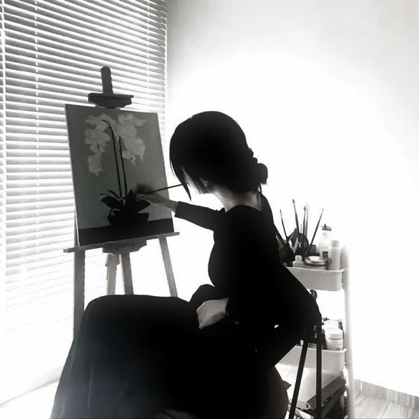 Ảnh profile cô gái buồn nhẹ, tone tím