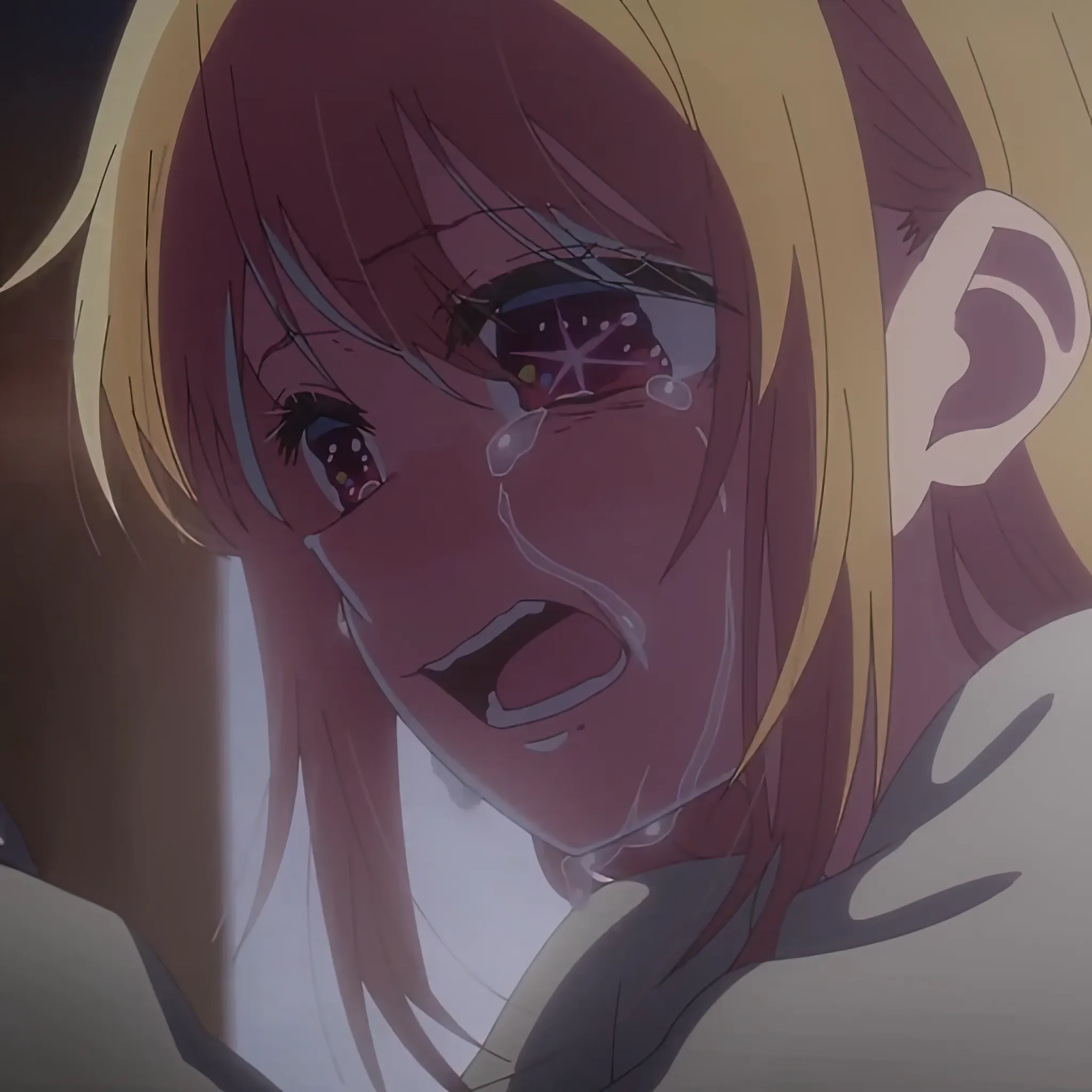 Có những giọt nước mắt chỉ dám rơi trong ảnh đại diện buồn